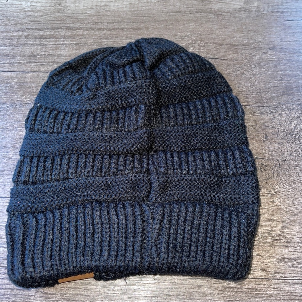 REDESS Slouchy Ribbed Beanie - Picture 3 of 3